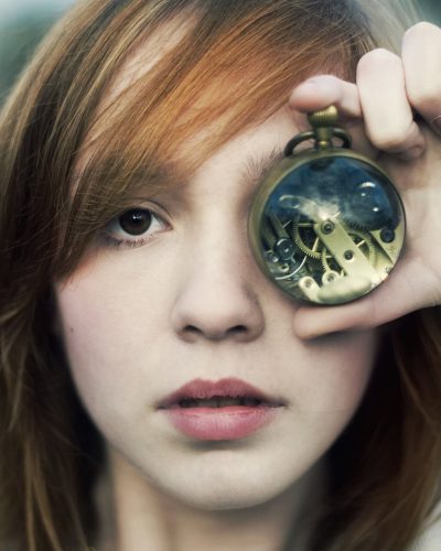 Girls_She_closed_her_eyes_the_clock_105760_